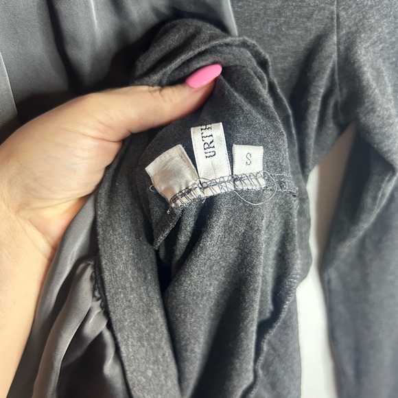 URTHEONE size S long sleeve gray blouse with silk front and flower accent - Picture 7 of 8